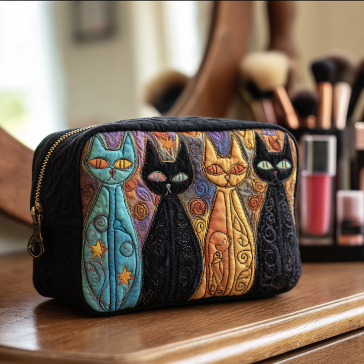 Gesteppte Kosmetiktasche mit träumender Katze