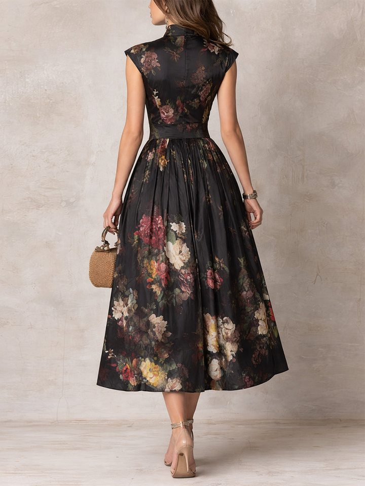 Greta | Midikleid plissiert aus Satin mit Blumenmuster schwarz