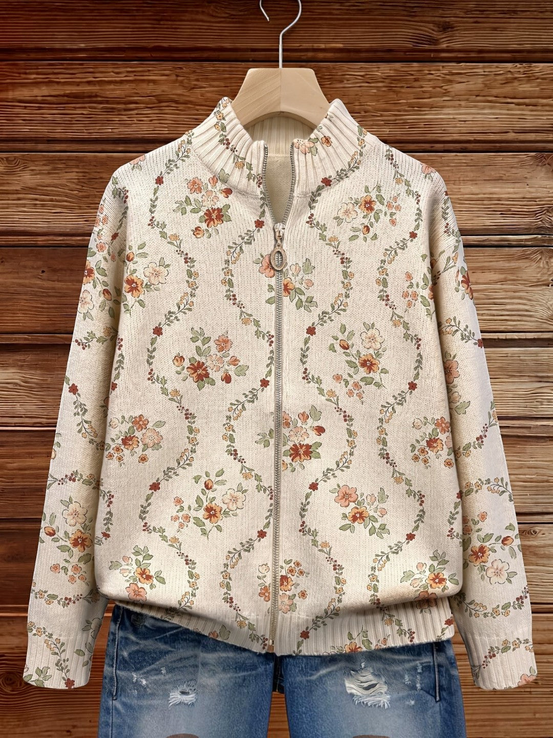 Ingrid | Strickjacke mit zarten Blumenranken