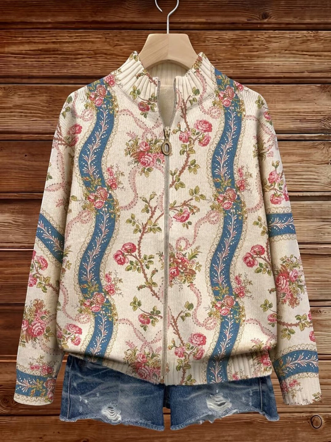 Sabine | Strickjacke mit Rosenrankenmuster
